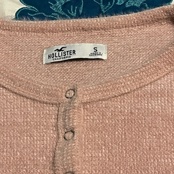 3/$30 | Hollister | Soft Pink Knit Sweater | Size S - Picture 2 of 9